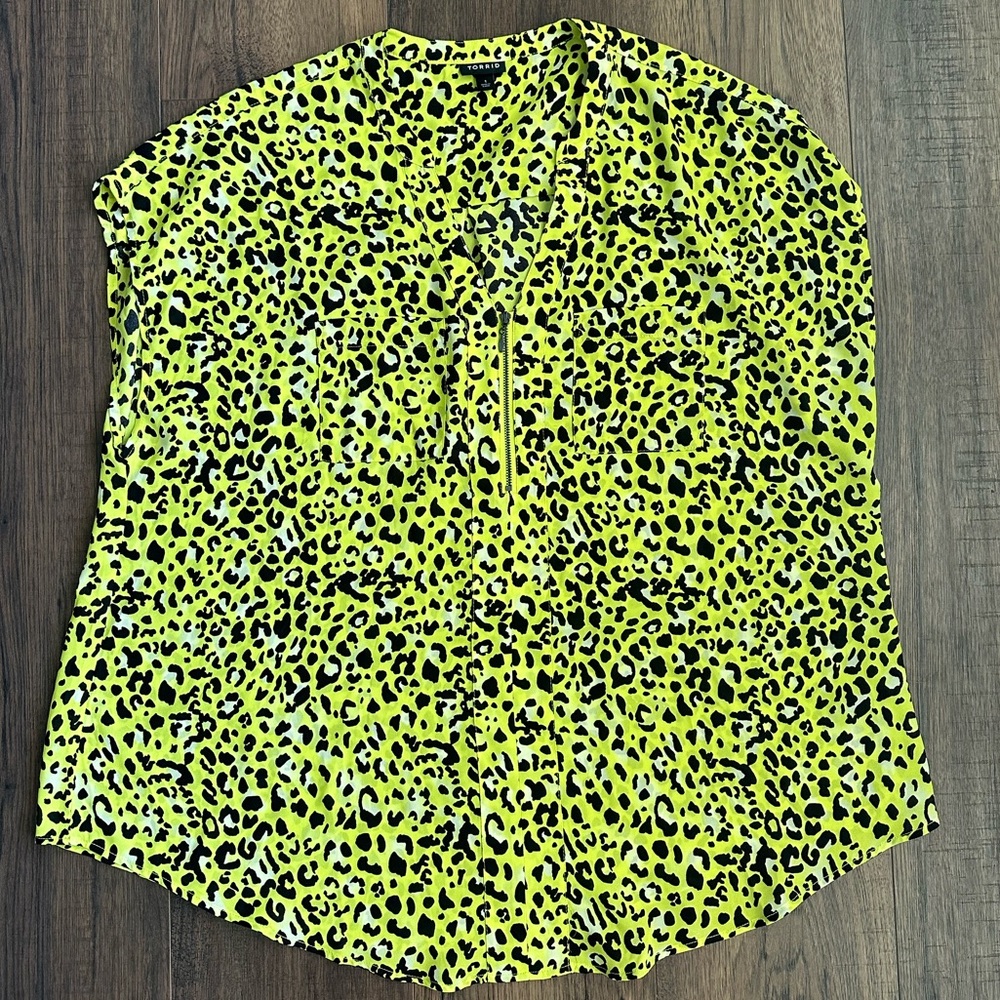 NWOT Torrid Neon Yellow Leopard Print Top Size 1, 14/16